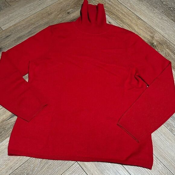 In cashmere turtleneck sweater - Picture 1 of 3